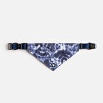 Collier bandana pour chien en popeline – Bleu tie-dye | Ajustable avec boucle en métal