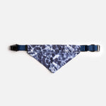 Collier bandana pour chien en popeline – Bleu tie-dye | Ajustable avec boucle en métal