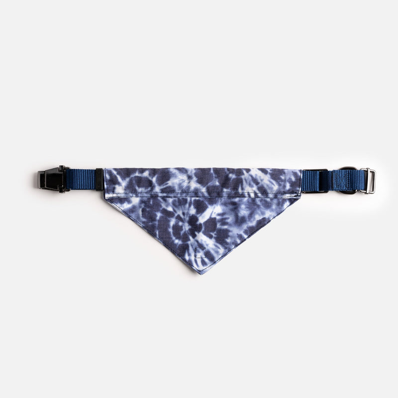 Collier bandana pour chien en popeline – Bleu tie-dye | Ajustable avec boucle en métal
