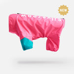 Survêtement pour chien Ricki – Combinaison imperméable rose avec accès au harnais et fermeture éclair
