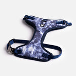 Harnais pour chien en popeline bleu tie-dye – Réglable, élégant et confortable